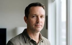 Persönlichkeitsentwicklung – bewusste Selbstreflexion und persönliche Weiterentwicklung in einem ruhigen, klaren Umfeld